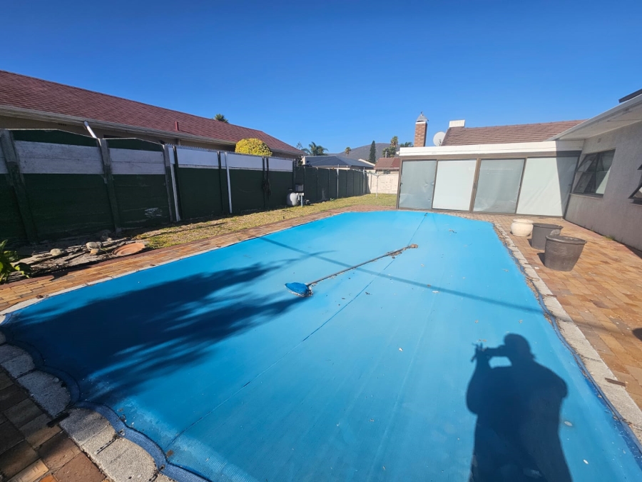 To Let 1 Bedroom Property for Rent in Kaapzicht Western Cape